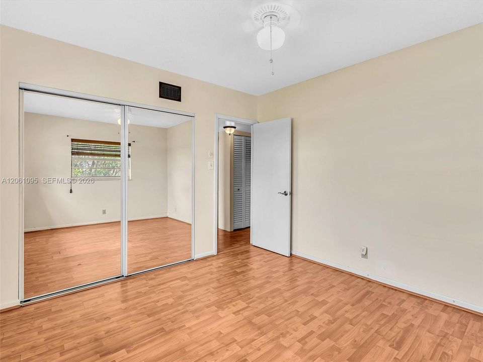For Sale: $120,000 (2 beds, 2 baths, 990 Square Feet)