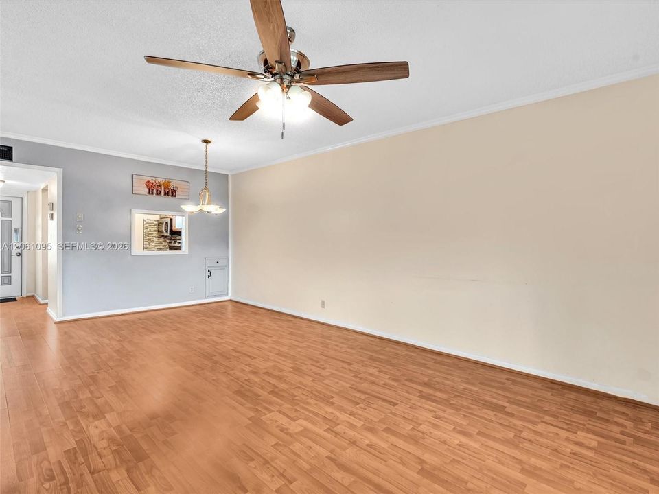 For Sale: $120,000 (2 beds, 2 baths, 990 Square Feet)