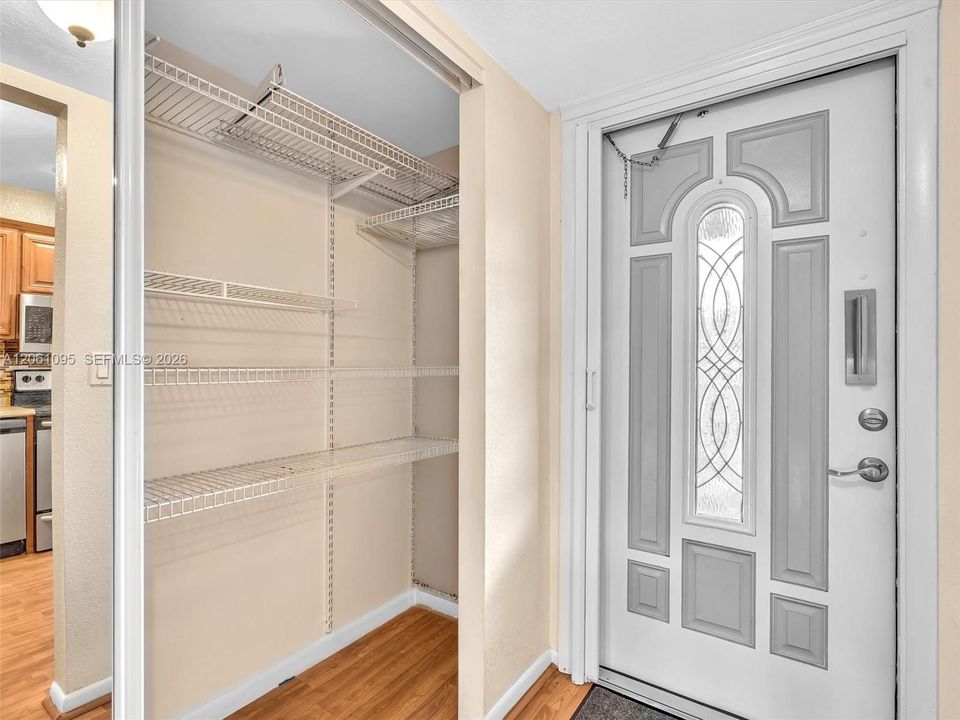 For Sale: $120,000 (2 beds, 2 baths, 990 Square Feet)