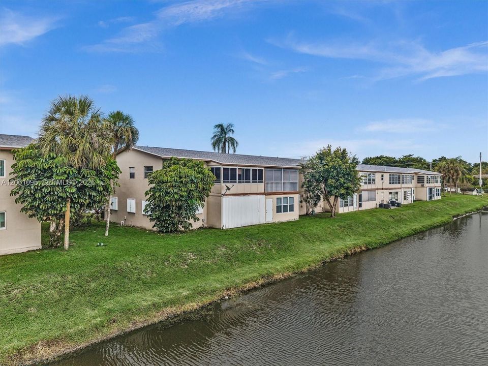 For Sale: $120,000 (2 beds, 2 baths, 990 Square Feet)