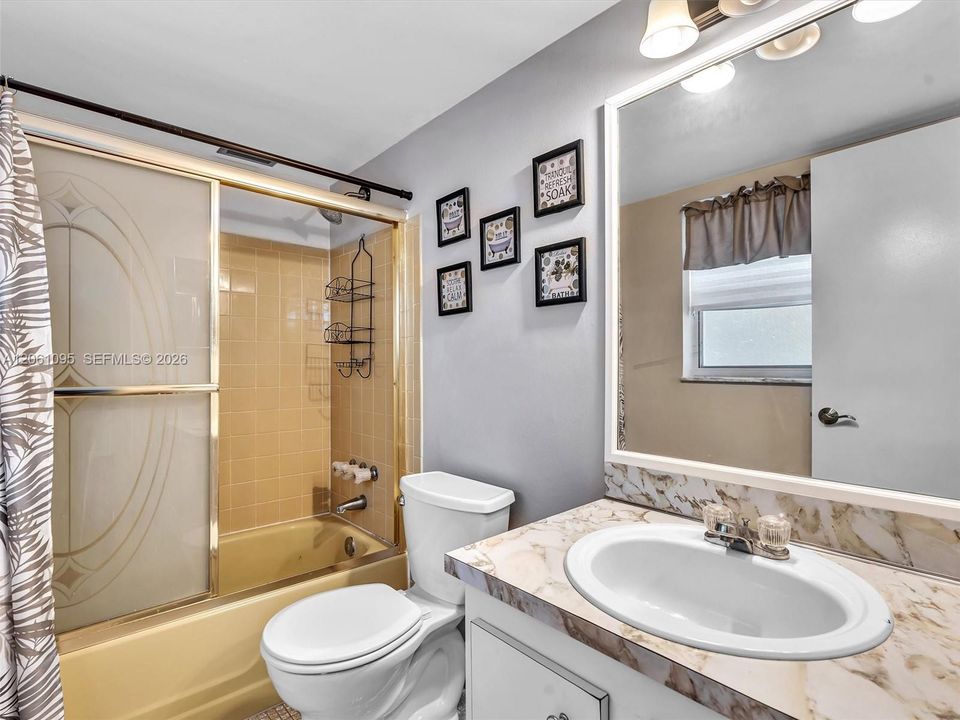 For Sale: $120,000 (2 beds, 2 baths, 990 Square Feet)