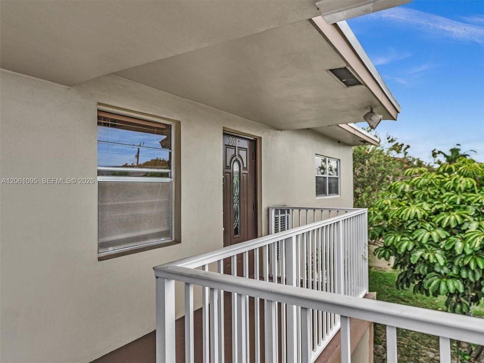 For Sale: $120,000 (2 beds, 2 baths, 990 Square Feet)