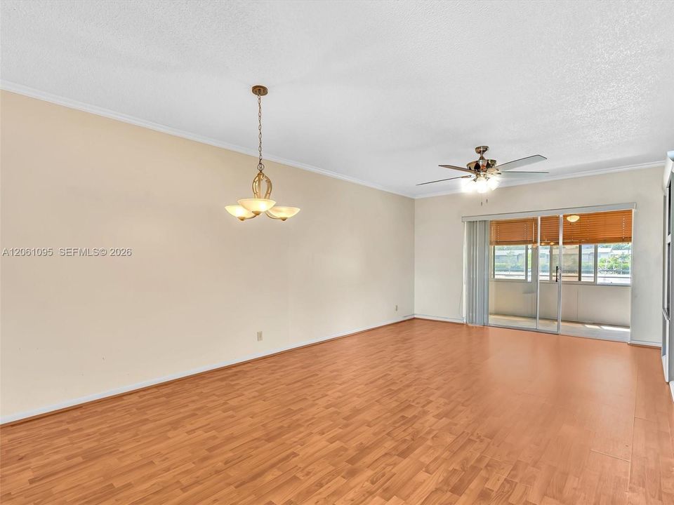 For Sale: $120,000 (2 beds, 2 baths, 990 Square Feet)