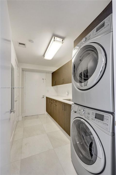 В аренду: $25,000 (4 спален, 4 ванн, 2736 Квадратных фут)