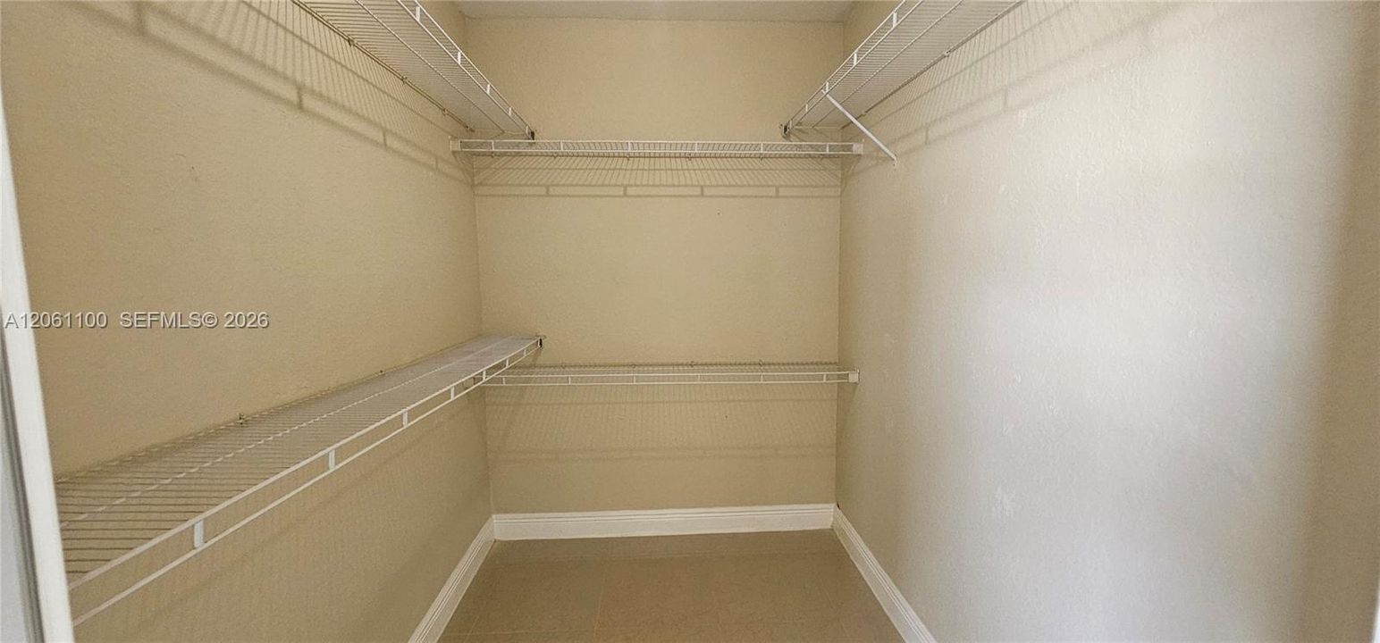 En Renta: $4,000 (5 camas, 3 baños, 2552 Pies cuadrados)