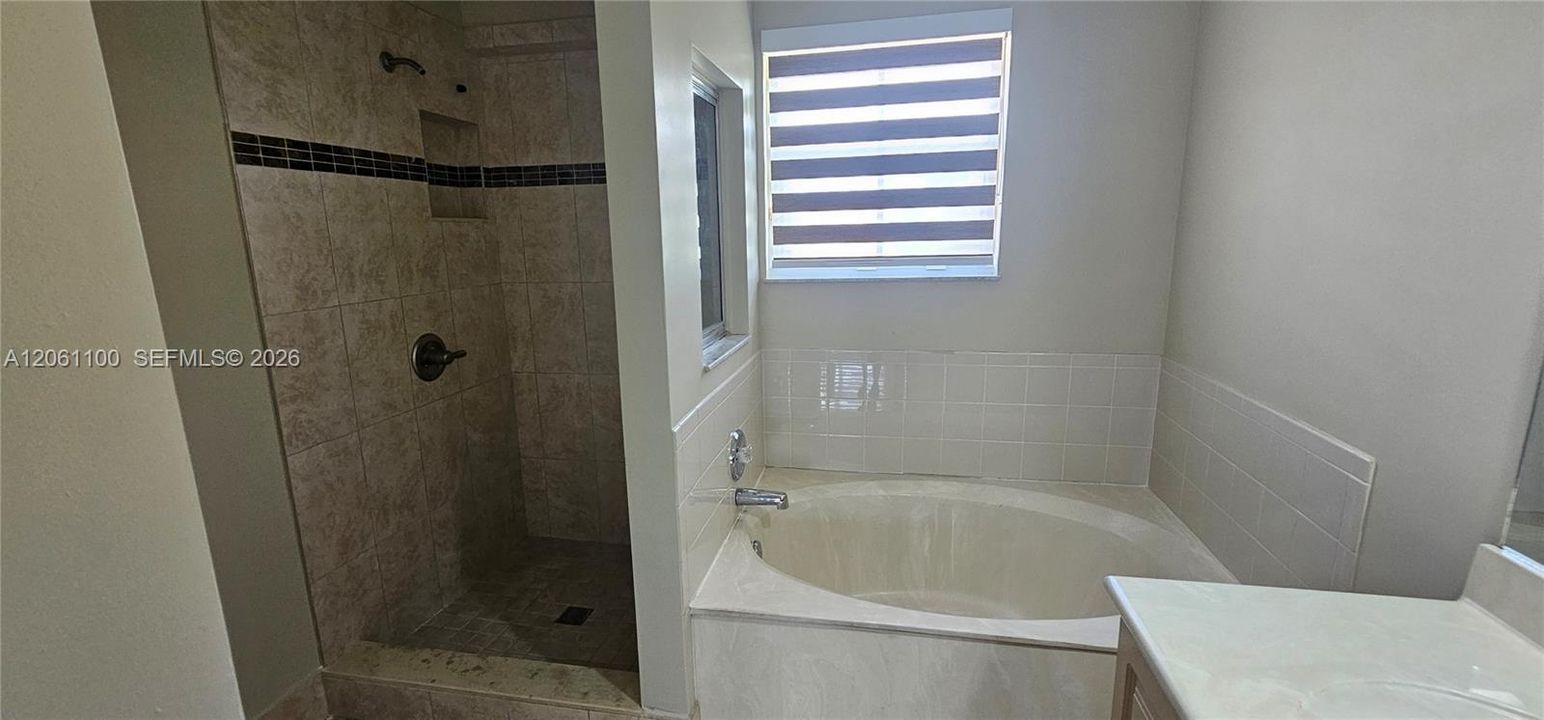 En Renta: $4,000 (5 camas, 3 baños, 2552 Pies cuadrados)