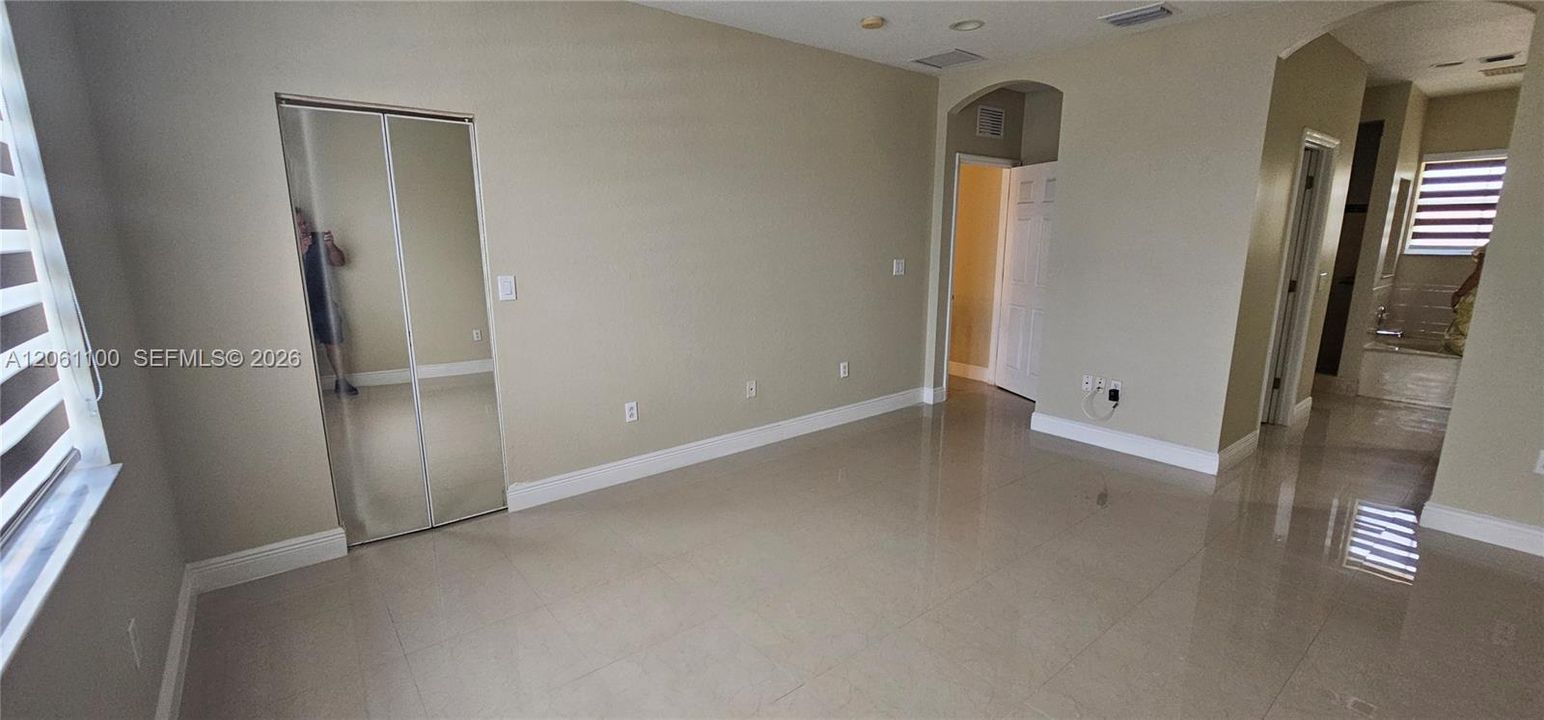 En Renta: $4,000 (5 camas, 3 baños, 2552 Pies cuadrados)