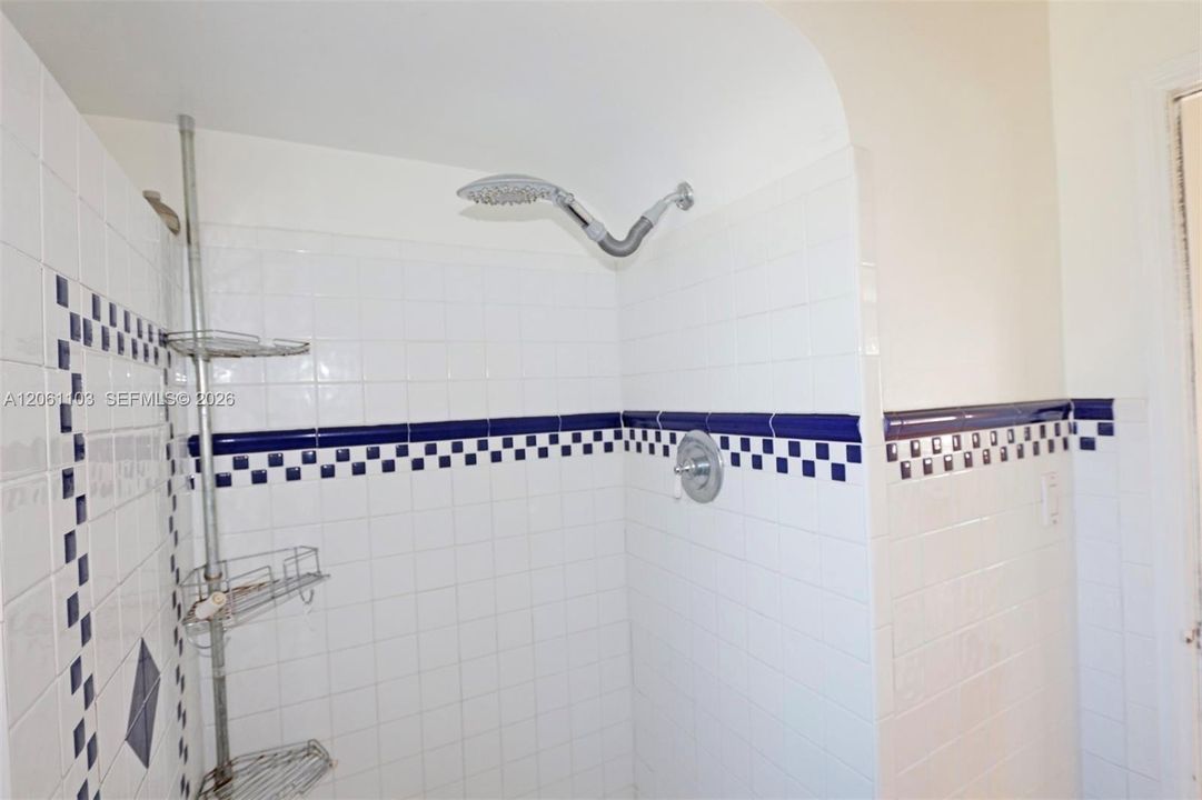 В аренду: $2,800 (3 спален, 1 ванн, 1300 Квадратных фут)