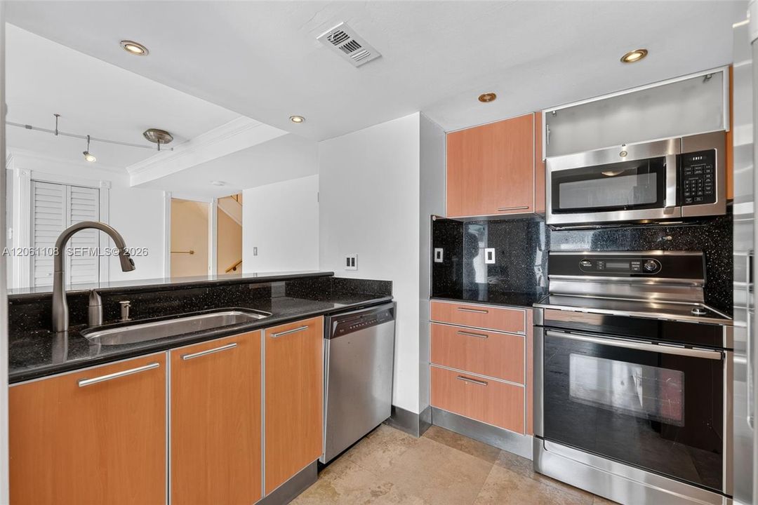В аренду: $2,500 (2 спален, 2 ванн, 1025 Квадратных фут)