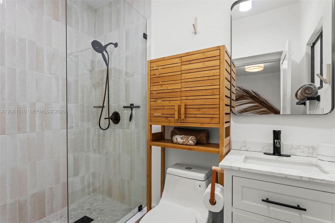 Suite bath #1