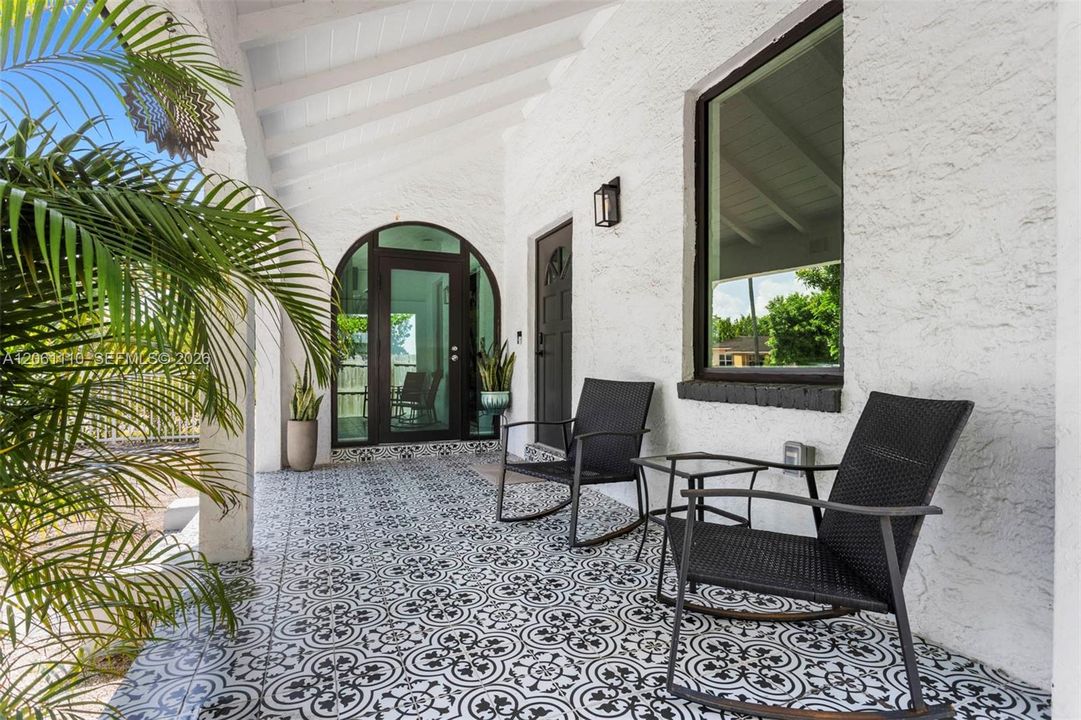 For Sale: $1,395,000 (6 beds, 4 baths, 2078 Square Feet)