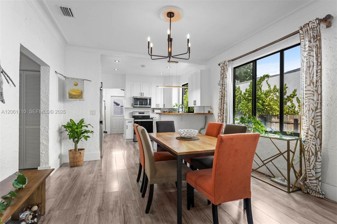 For Sale: $1,395,000 (6 beds, 4 baths, 2078 Square Feet)