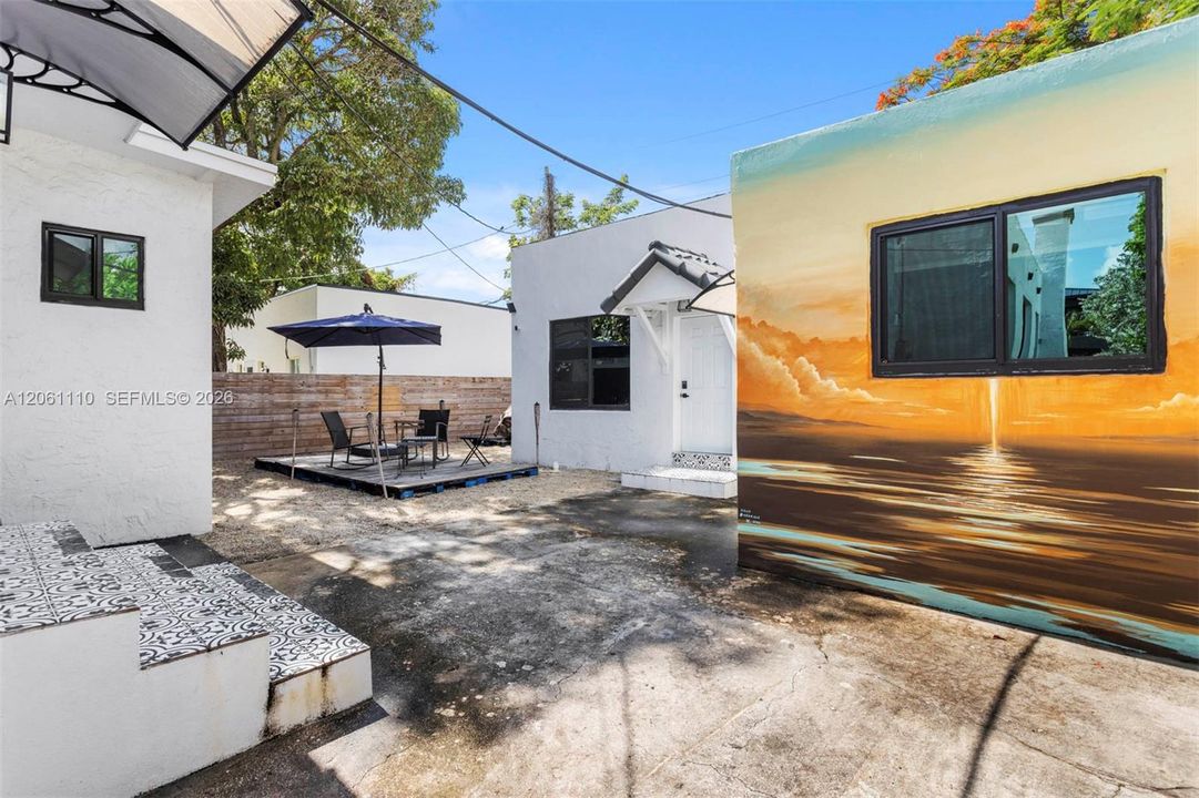 For Sale: $1,395,000 (6 beds, 4 baths, 2078 Square Feet)