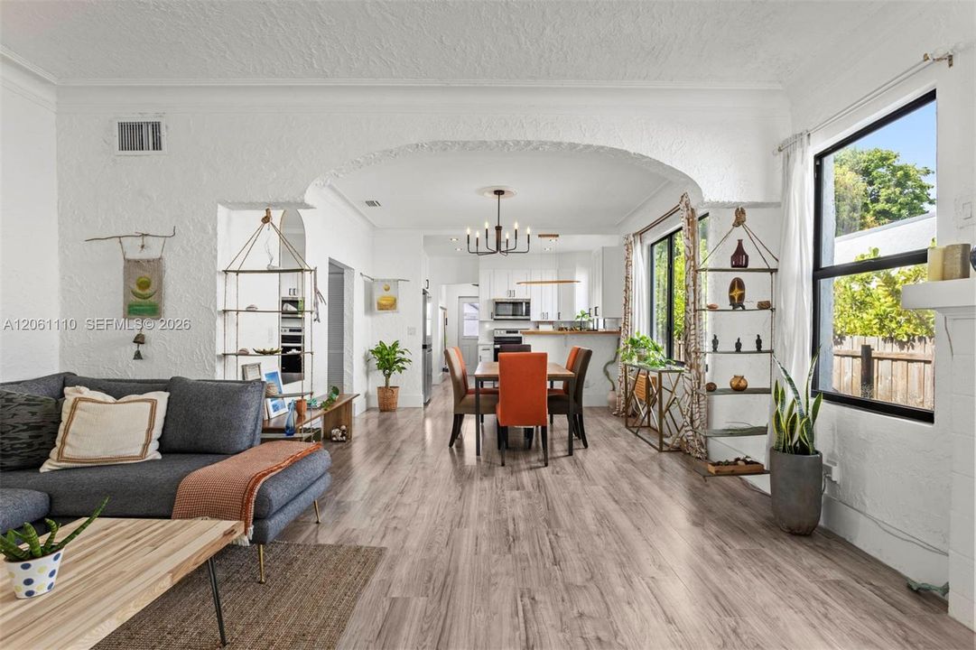 For Sale: $1,395,000 (6 beds, 4 baths, 2078 Square Feet)