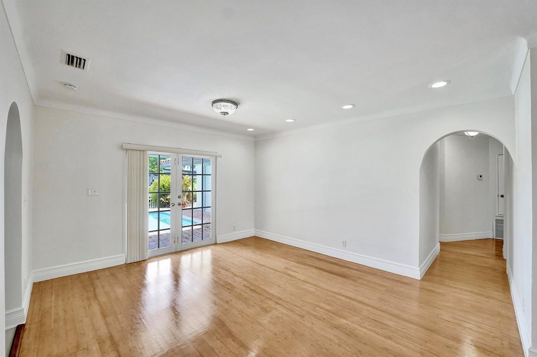 27 Dining Room