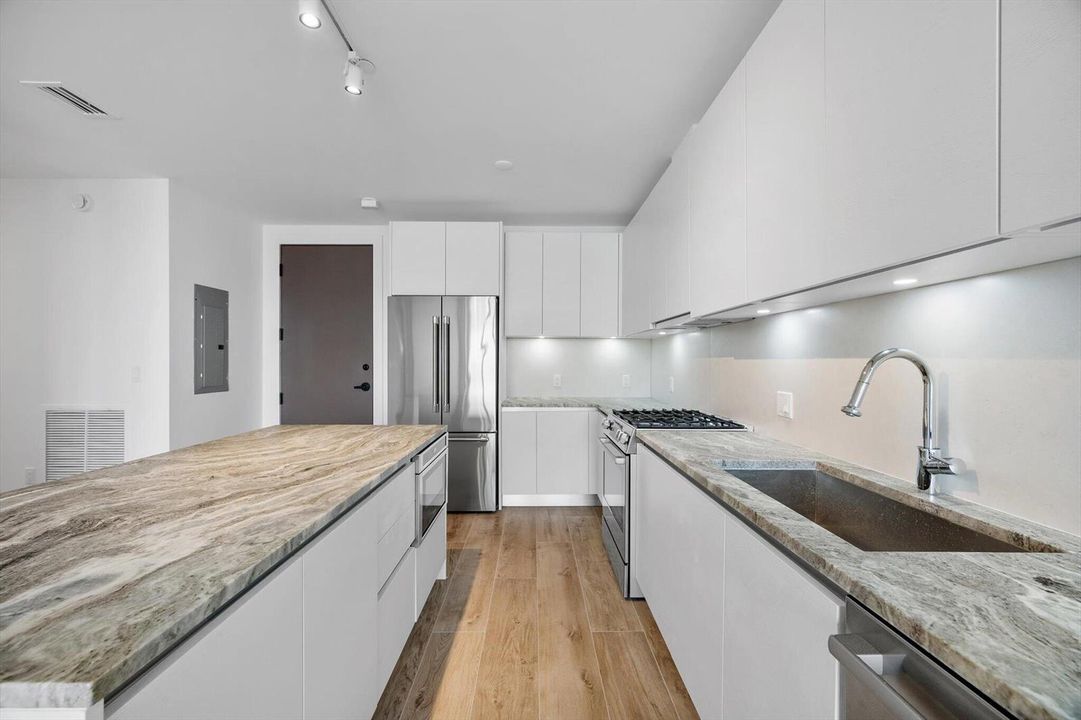 03-3034 Oak Ave #503_003