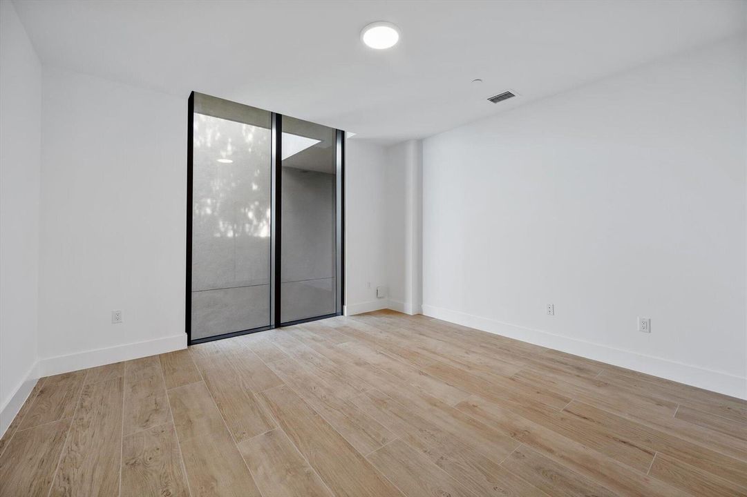 18-3034 Oak Ave #503_018