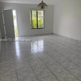 For Rent: $2,600 (3 beds, 2 baths, 1140 Square Feet)
