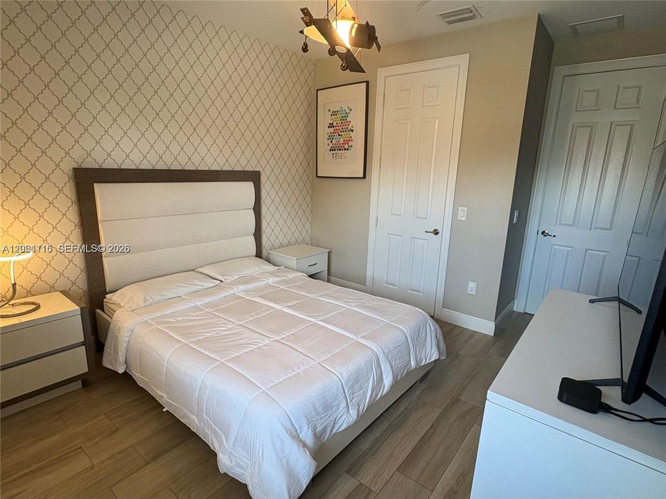 For Sale: $1,390,000 (5 beds, 5 baths, 4159 Square Feet)