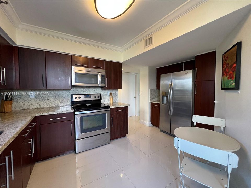 В аренду: $3,500 (3 спален, 2 ванн, 1302 Квадратных фут)