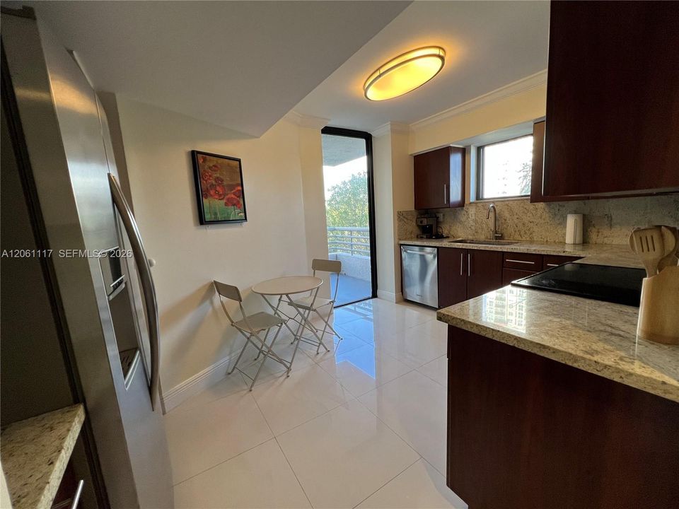 В аренду: $3,500 (3 спален, 2 ванн, 1302 Квадратных фут)