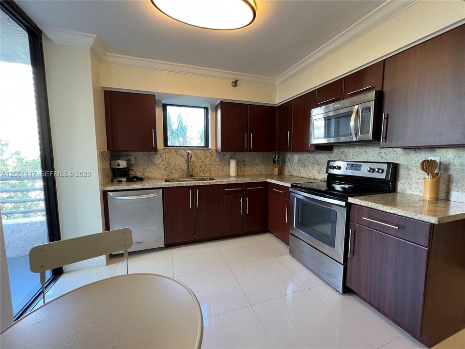 В аренду: $3,500 (3 спален, 2 ванн, 1302 Квадратных фут)