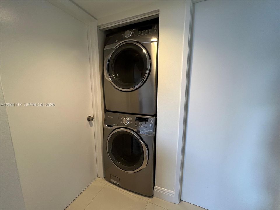 В аренду: $3,500 (3 спален, 2 ванн, 1302 Квадратных фут)