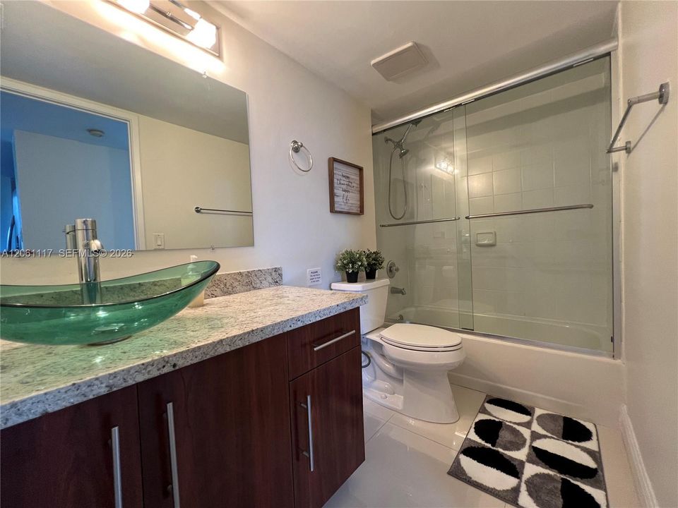 В аренду: $3,500 (3 спален, 2 ванн, 1302 Квадратных фут)