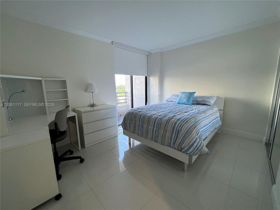 В аренду: $3,500 (3 спален, 2 ванн, 1302 Квадратных фут)