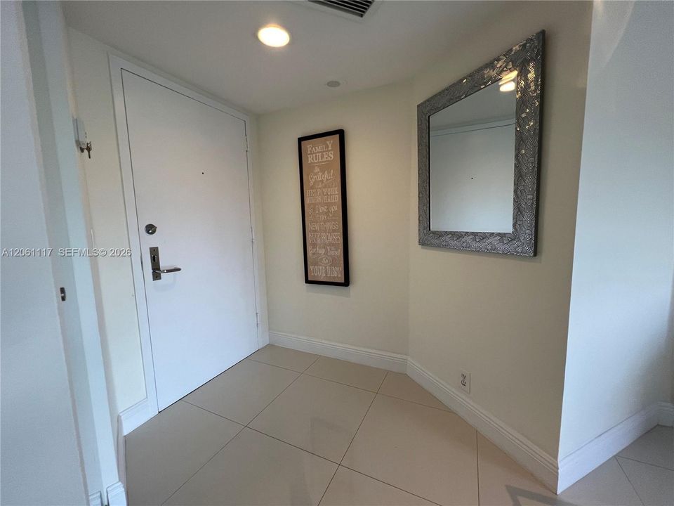 В аренду: $3,500 (3 спален, 2 ванн, 1302 Квадратных фут)