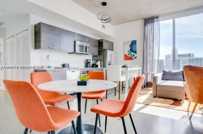 В аренду: $3,299 (2 спален, 2 ванн, 791 Квадратных фут)