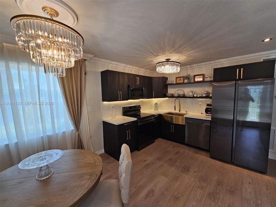 For Rent: $2,200 (1 beds, 1 baths, 748 Square Feet)
