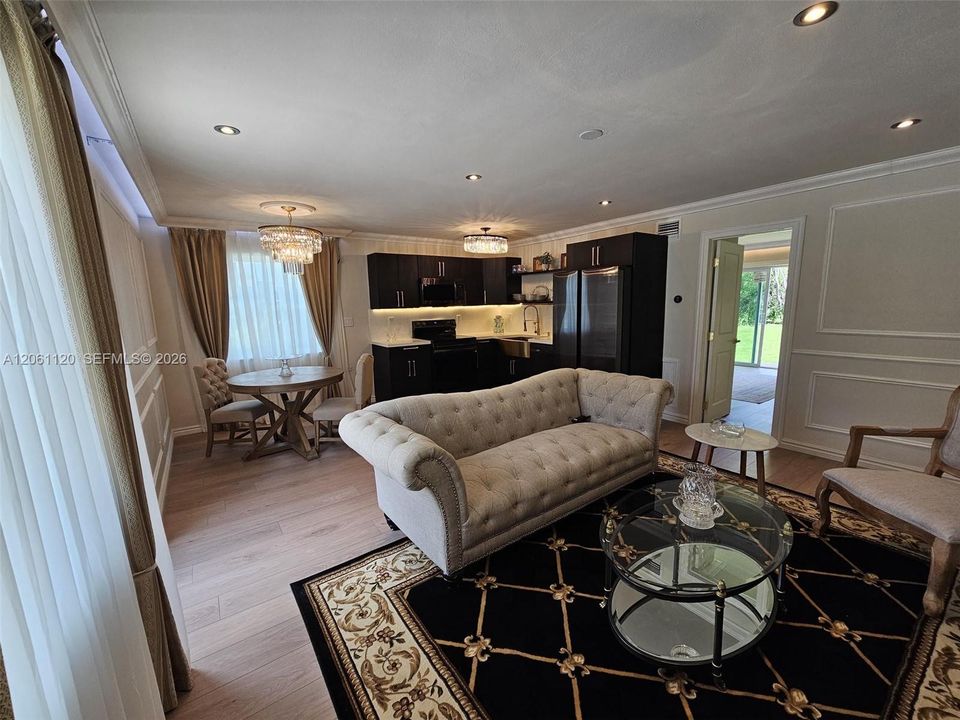 For Rent: $2,200 (1 beds, 1 baths, 748 Square Feet)