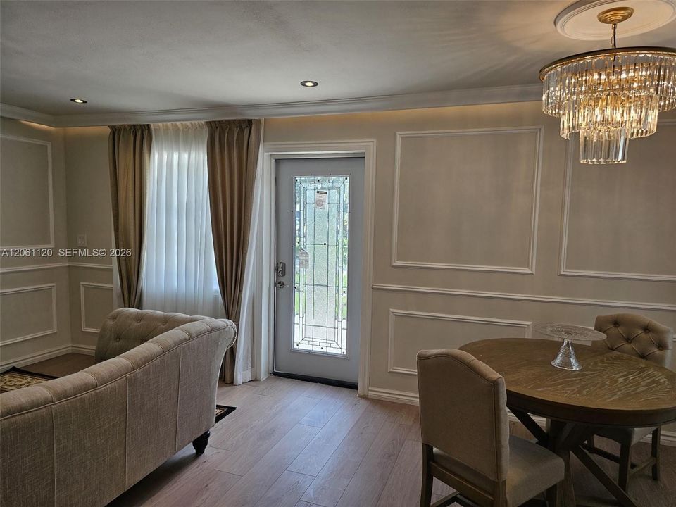 For Rent: $2,200 (1 beds, 1 baths, 748 Square Feet)