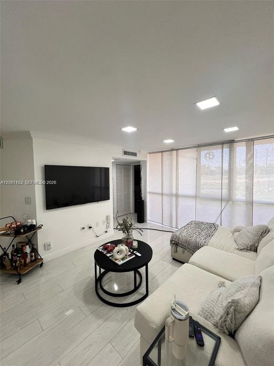 В аренду: $2,350 (2 спален, 2 ванн, 960 Квадратных фут)