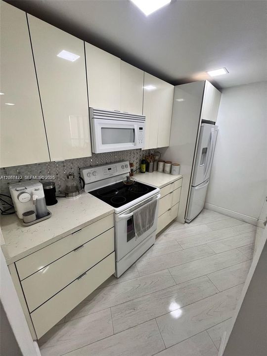 В аренду: $2,350 (2 спален, 2 ванн, 960 Квадратных фут)