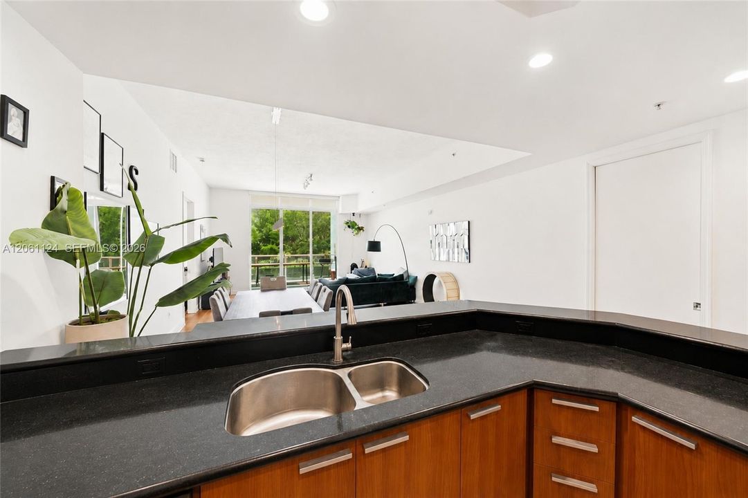 На продажу: $435,000 (2 спален, 2 ванн, 1603 Квадратных фут)