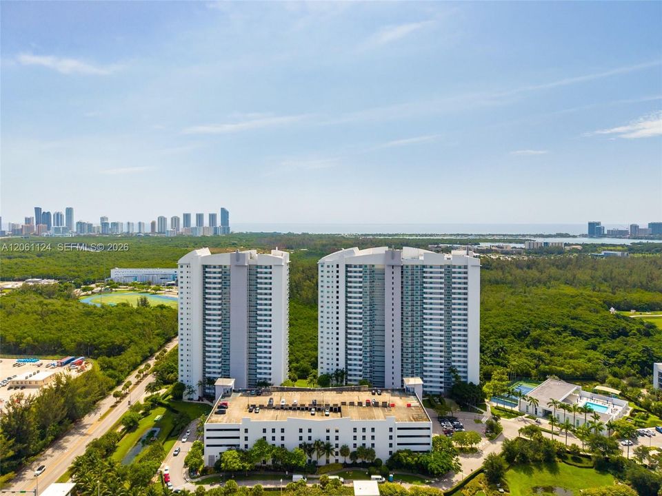 На продажу: $435,000 (2 спален, 2 ванн, 1603 Квадратных фут)
