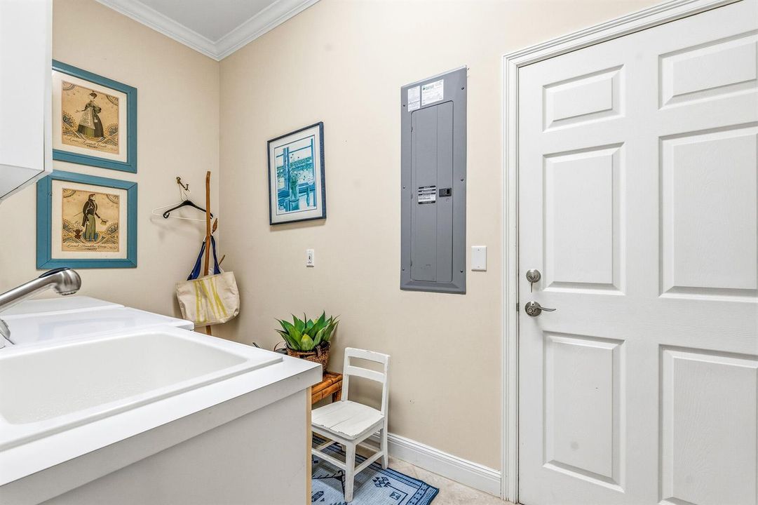 4685 St James Avenue-216