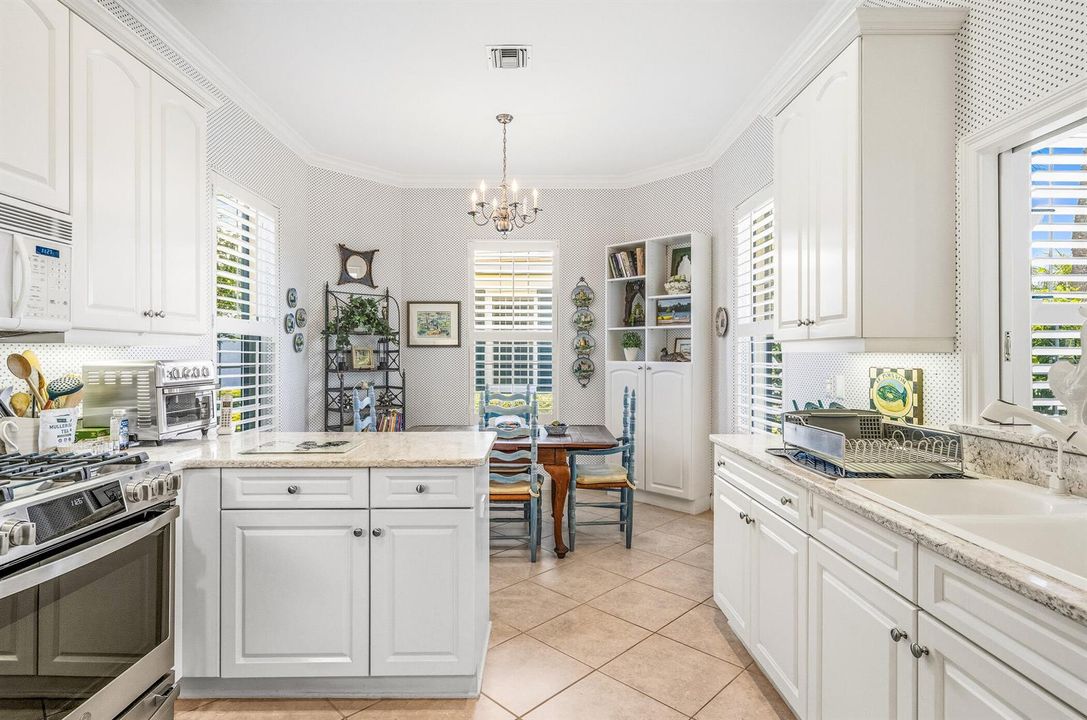 4685 St James Avenue-11
