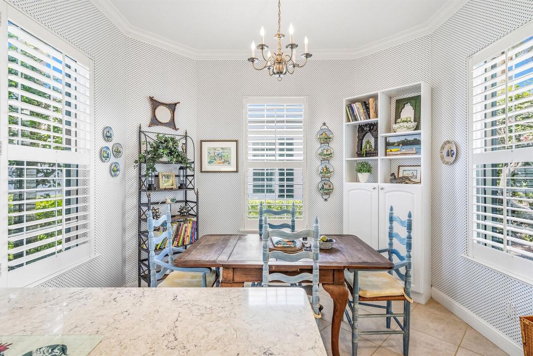 4685 St James Avenue-16