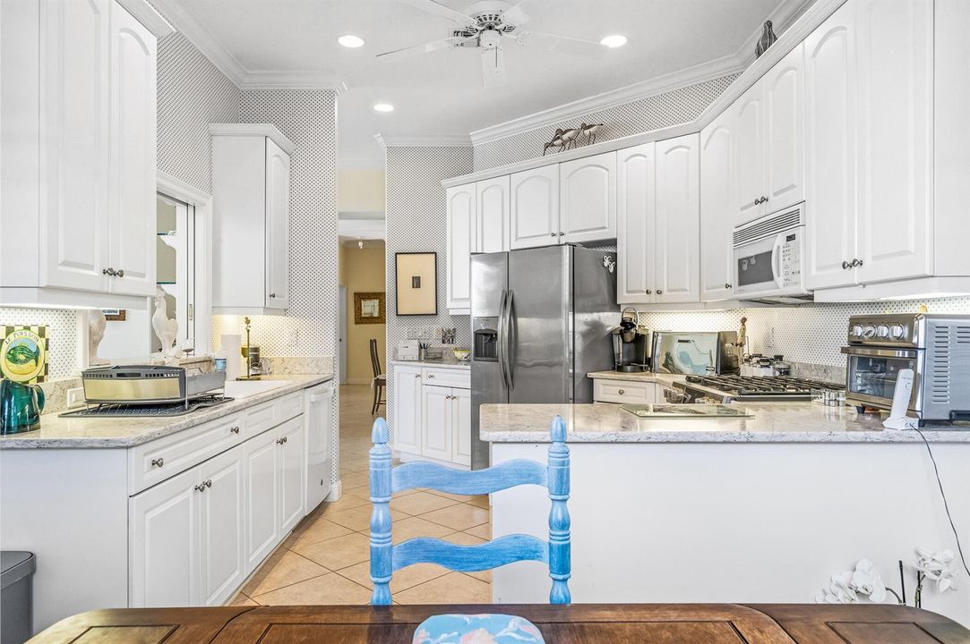 4685 St James Avenue-32
