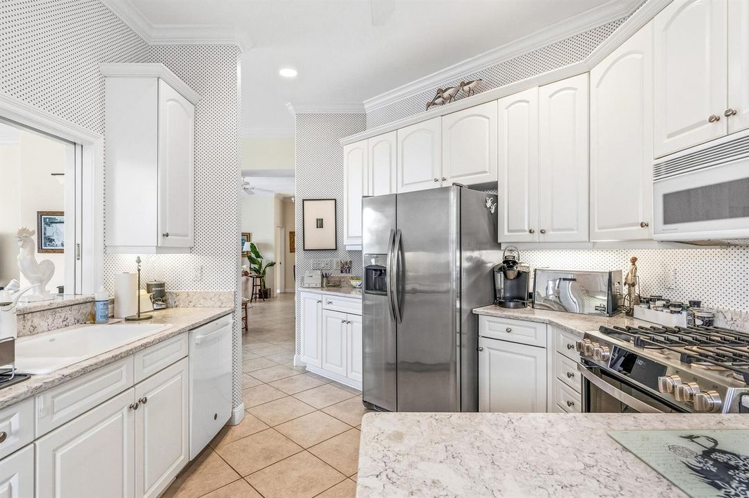 4685 St James Avenue-42