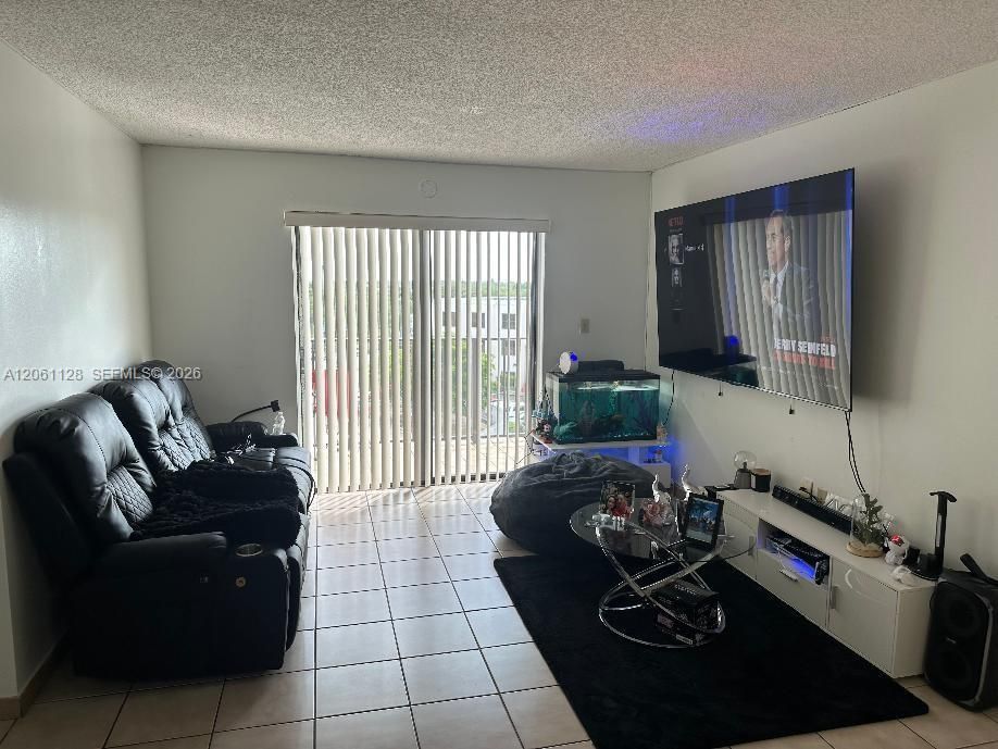 En Venta: $245,000 (2 camas, 2 baños, 796 Pies cuadrados)