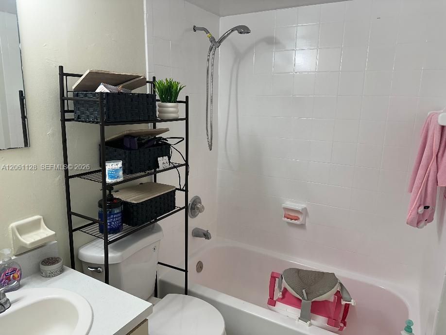En Venta: $245,000 (2 camas, 2 baños, 796 Pies cuadrados)