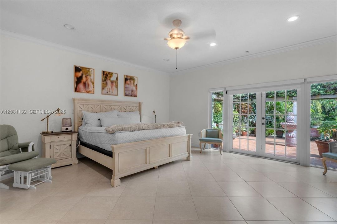 For Sale: $3,295,000 (6 beds, 5 baths, 5417 Square Feet)
