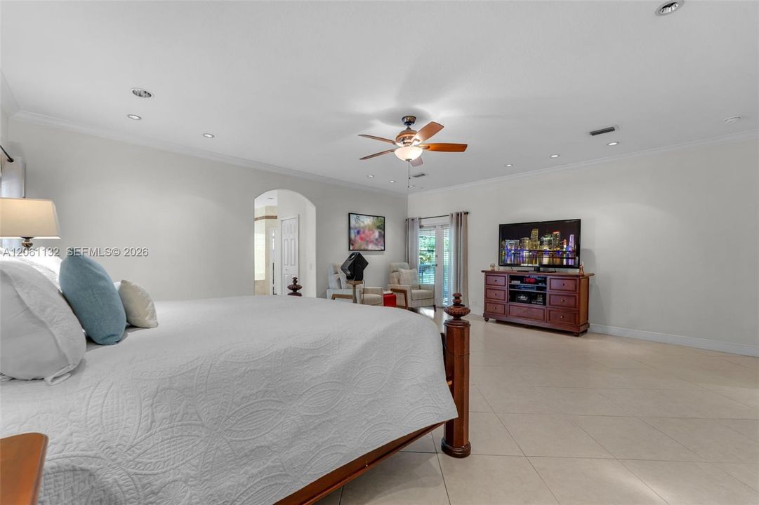 For Sale: $3,295,000 (6 beds, 5 baths, 5417 Square Feet)