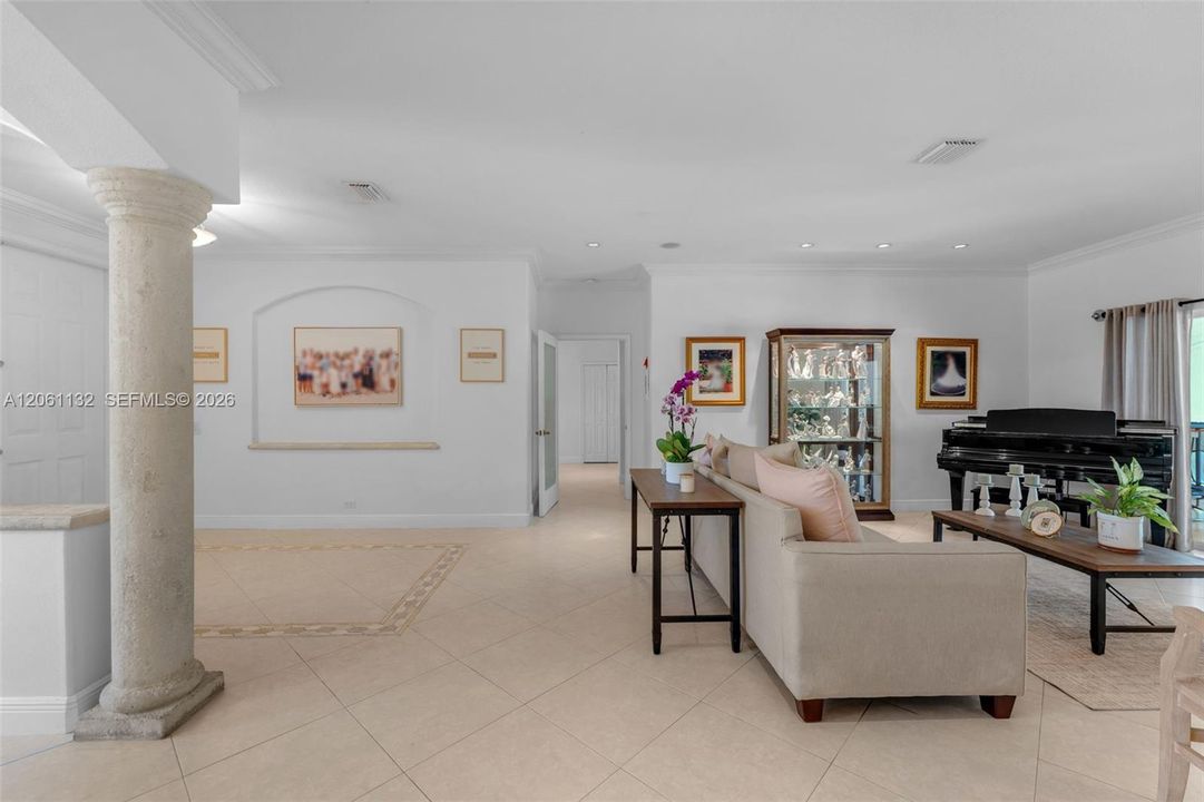 For Sale: $3,295,000 (6 beds, 5 baths, 5417 Square Feet)