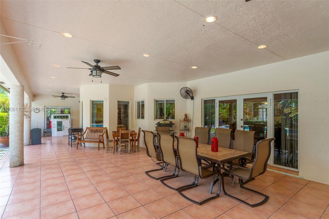 For Sale: $3,295,000 (6 beds, 5 baths, 5417 Square Feet)