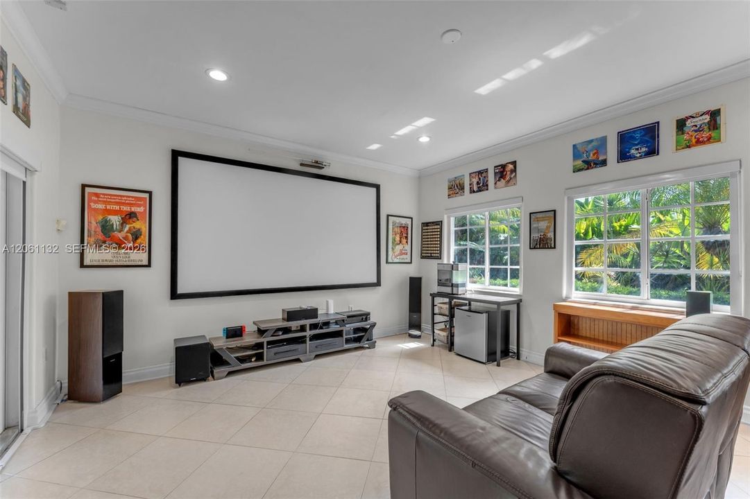 For Sale: $3,295,000 (6 beds, 5 baths, 5417 Square Feet)